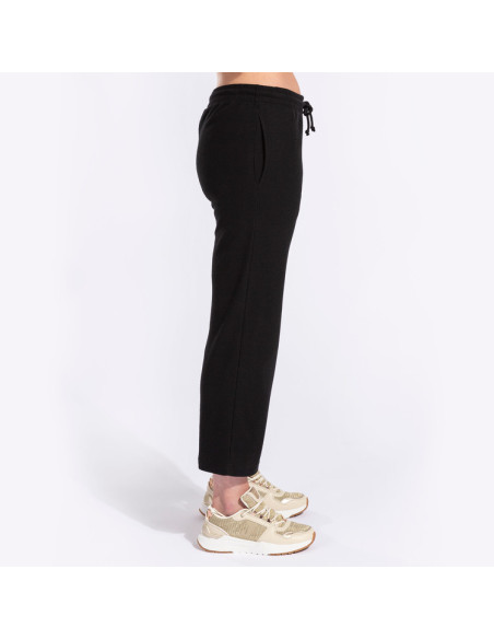 dzwony dresy z szerokimi nogawkami